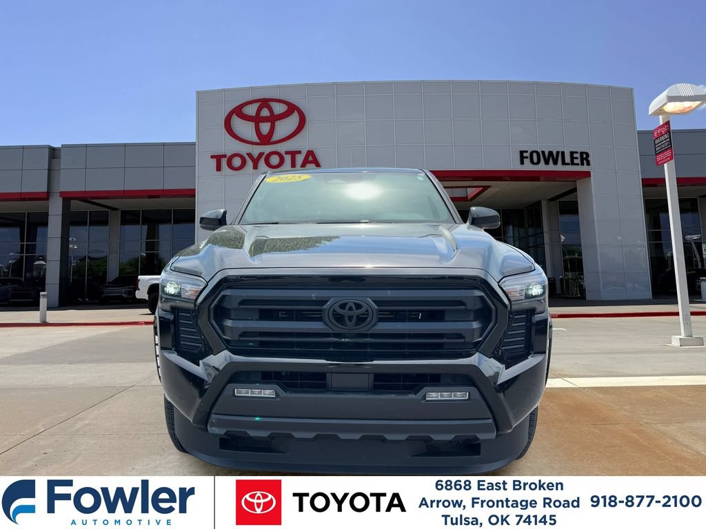 Certified 2025 Toyota Tacoma SR5 AWD/4WD image 31