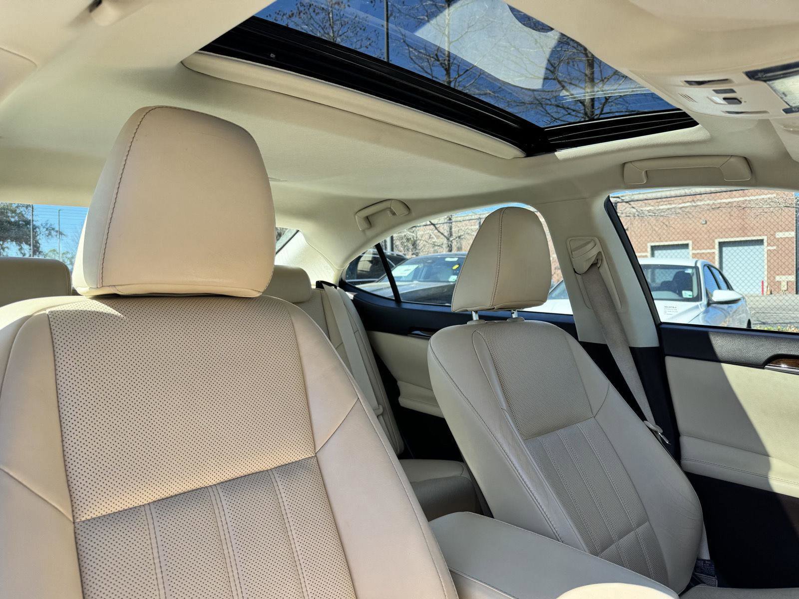 Used 2018 Lexus ES 350 w/ Luxury Package w/Wood Trim image 30