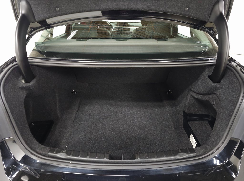 Used 2018 BMW 320i xDrive Sedan image 8