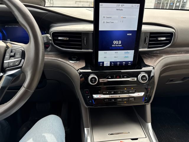 Used 2023 Ford Explorer Platinum w/ Premium Technology Package image 17