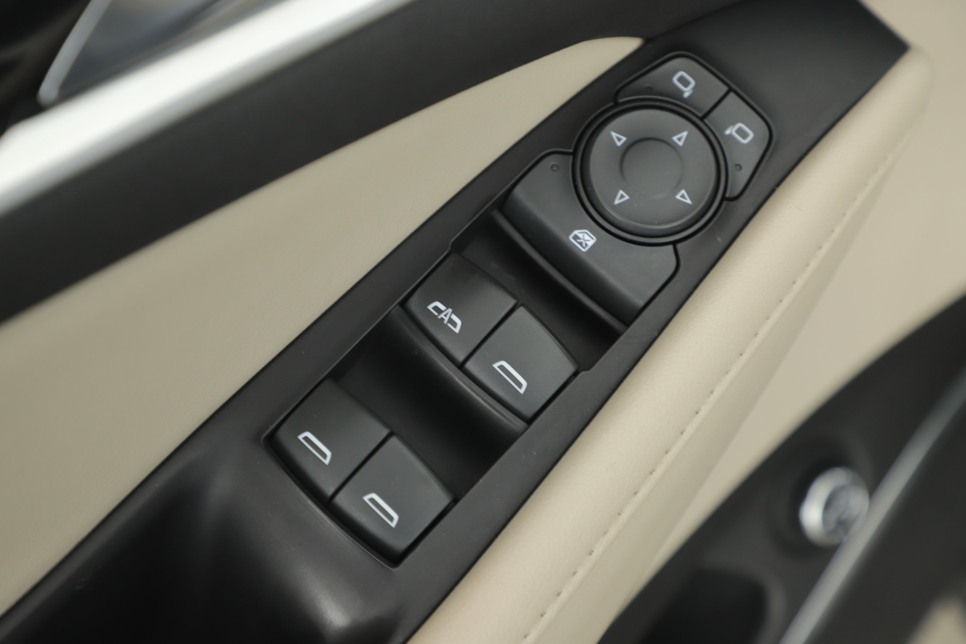 Used 2019 Buick Enclave Essence image 9