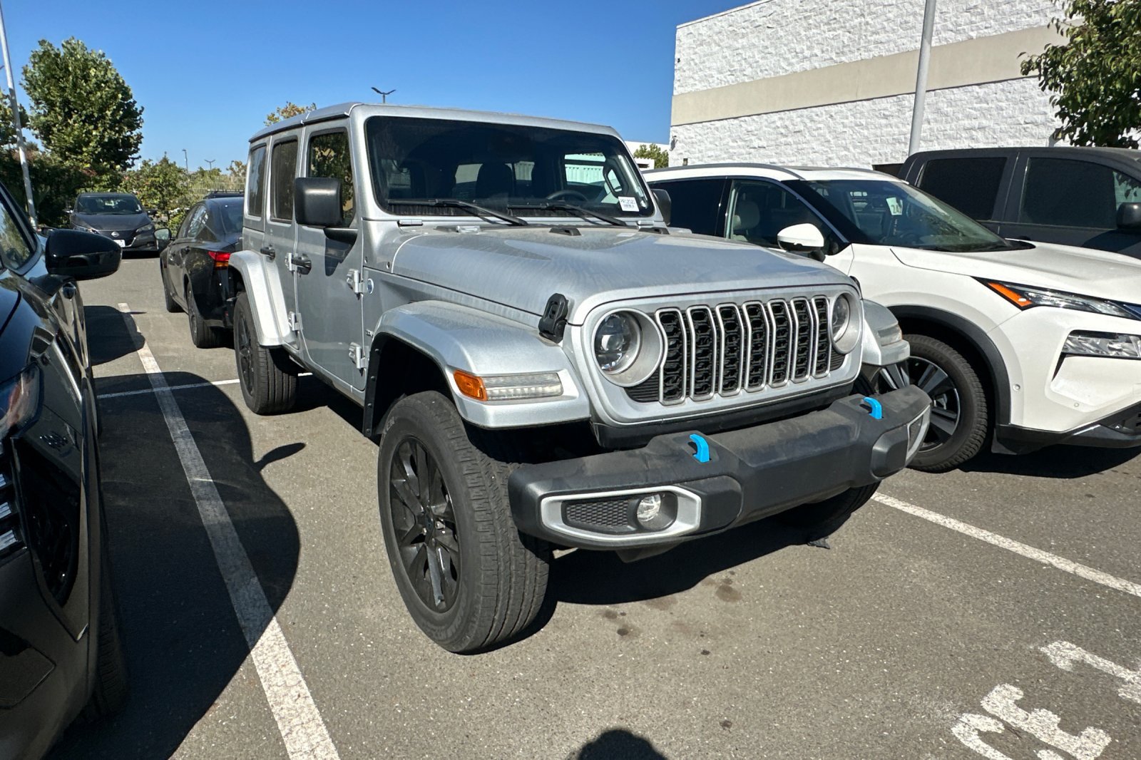 Used 2024 Jeep Wrangler Unlimited Sahara AWD/4WD image 2