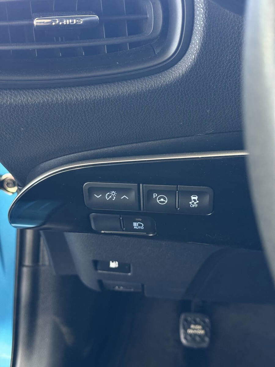 Used 2021 Toyota Prius LE AWD/4WD image 23