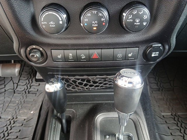 Used 2015 Jeep Wrangler Unlimited Sahara AWD/4WD image 34