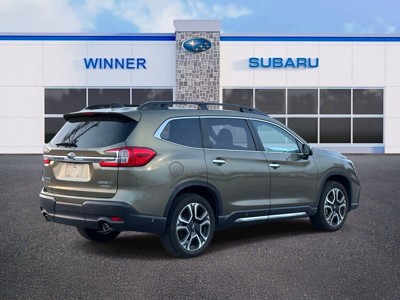 Used 2023 Subaru Ascent Touring AWD/4WD image 5