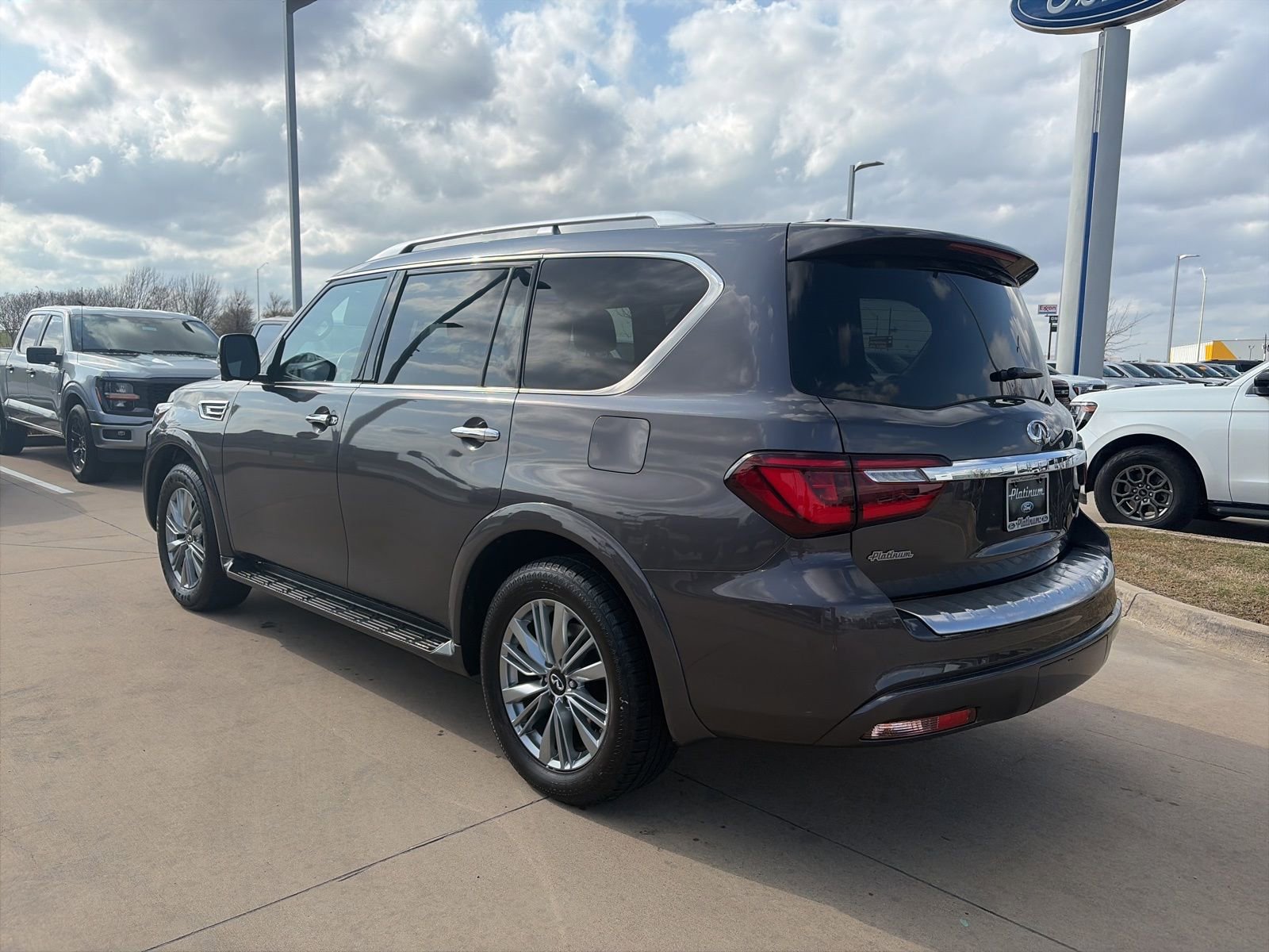 Used 2024 INFINITI QX80 Luxe image 3