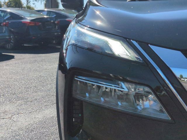 Used 2023 Nissan Rogue SV FWD image 11