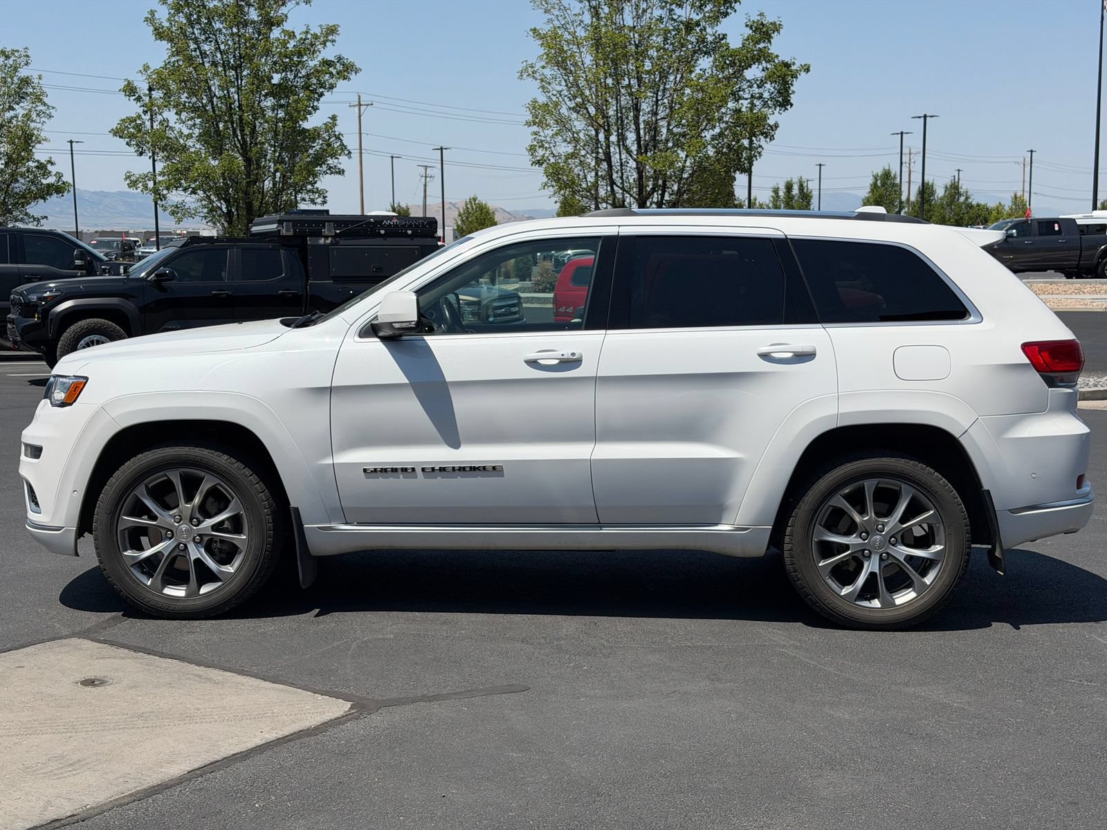 Used 2021 Jeep Grand Cherokee Summit AWD/4WD image 5