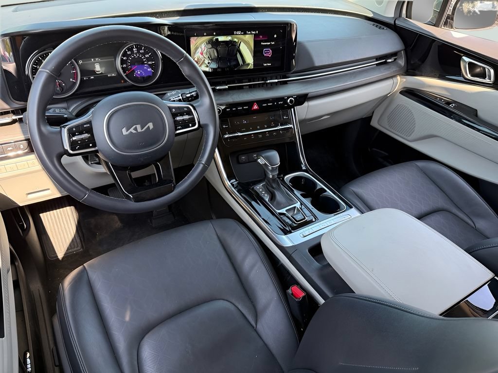 Used 2024 Kia Carnival EX FWD image 19