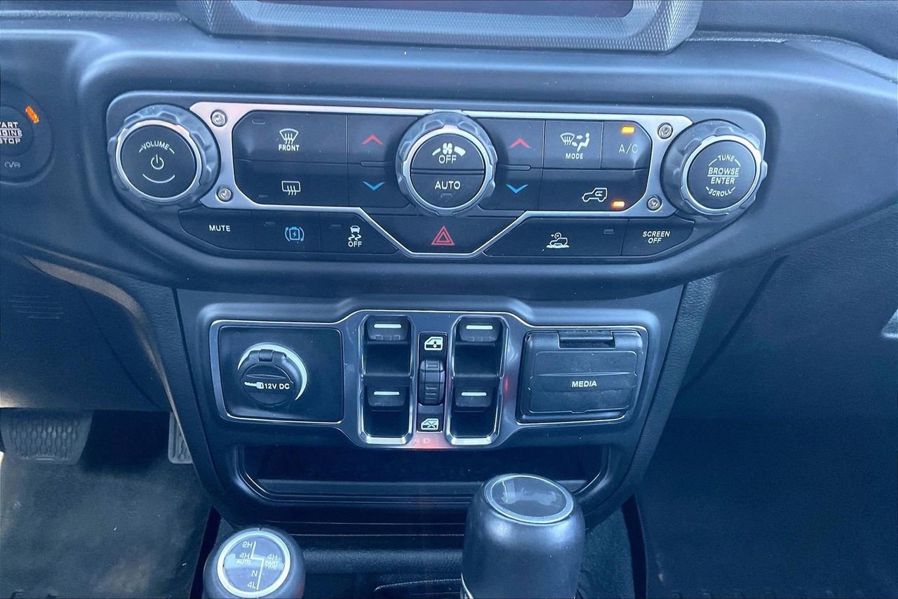 Used 2022 Jeep Wrangler Unlimited Sahara image 19