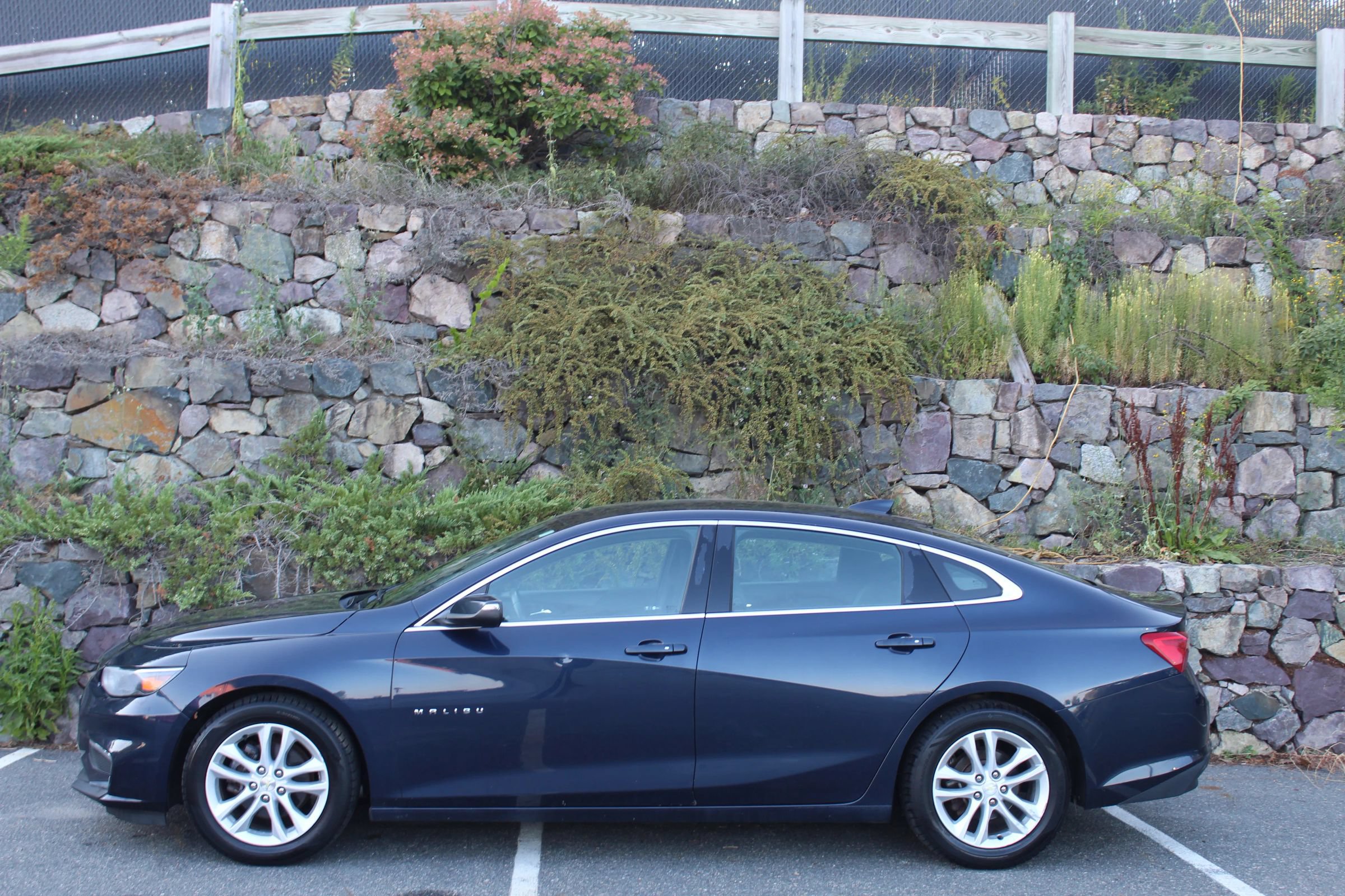 Used 2016 Chevrolet Malibu LT FWD image 6