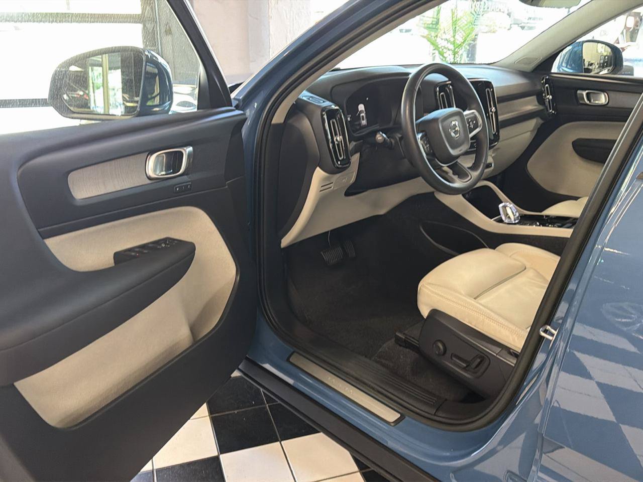 Used 2023 Volvo XC40 B5 Plus w/ Driver Assist Package AWD/4WD image 12