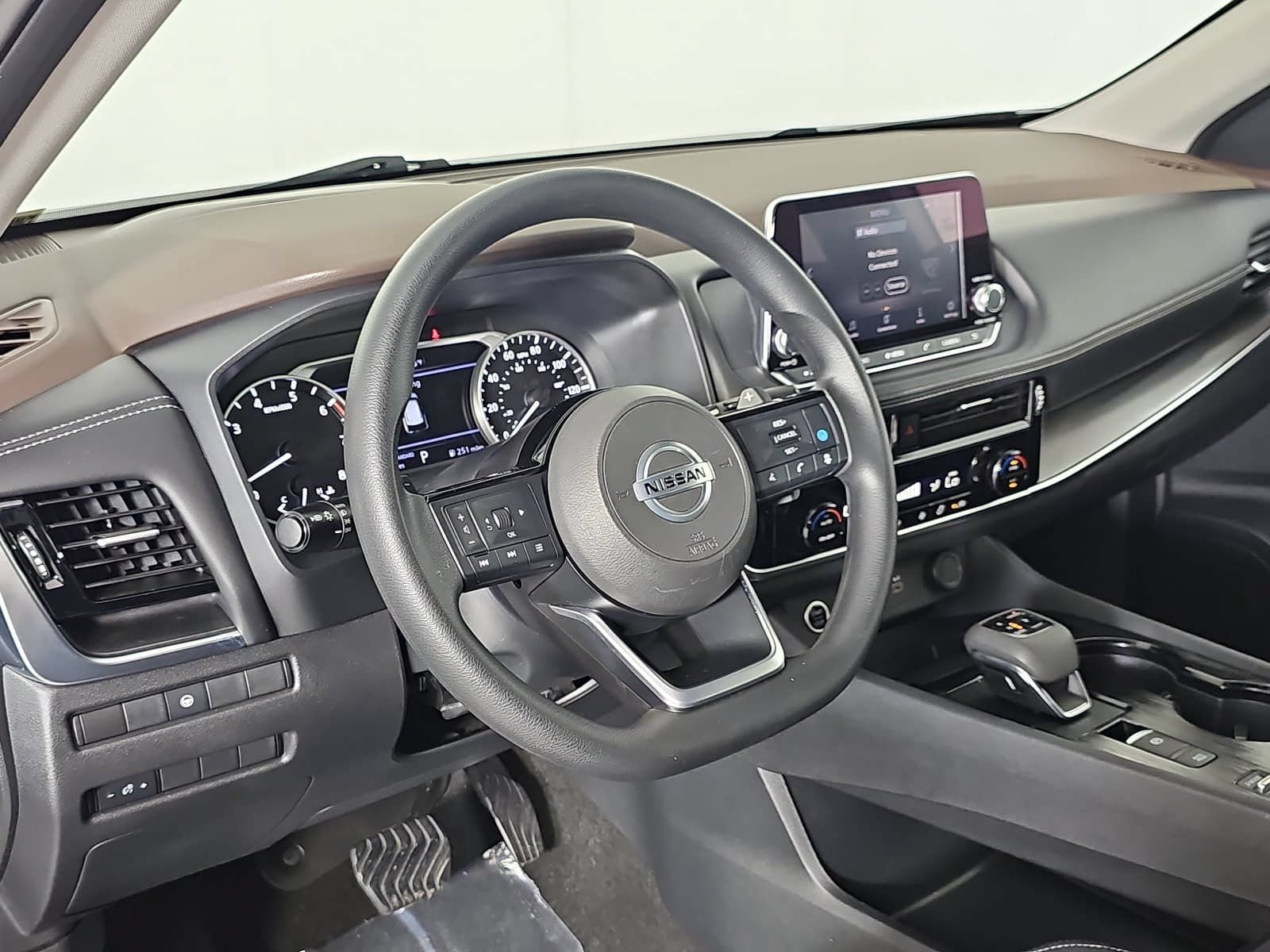 Used 2021 Nissan Rogue SV FWD image 15