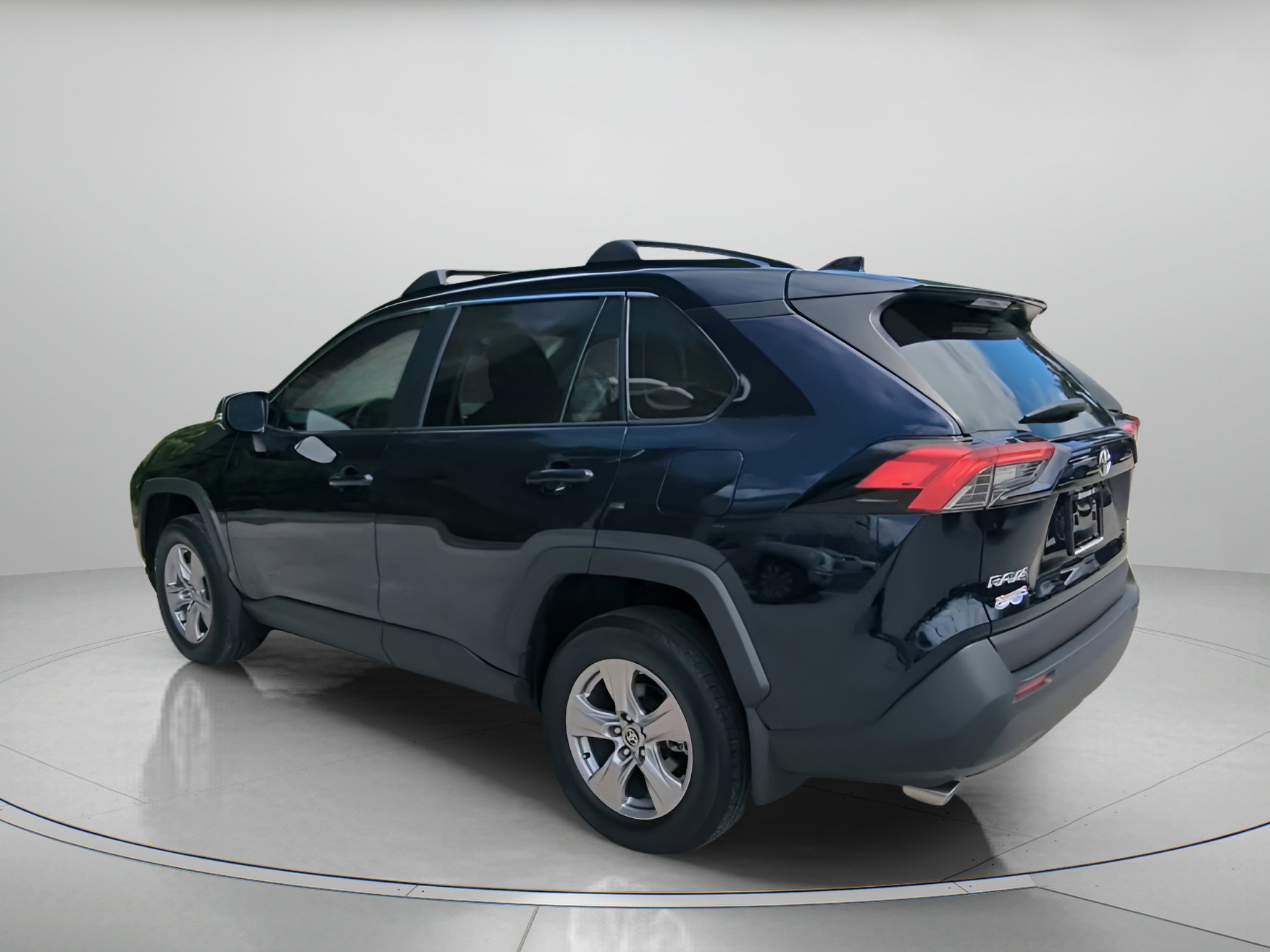 Used 2025 Toyota RAV4 XLE w/ Convenience Package FWD image 22