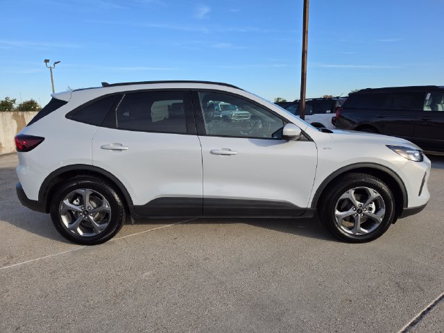 Used 2025 Ford Escape ST-Line Select w/ Tech Pack #2 AWD/4WD image 4