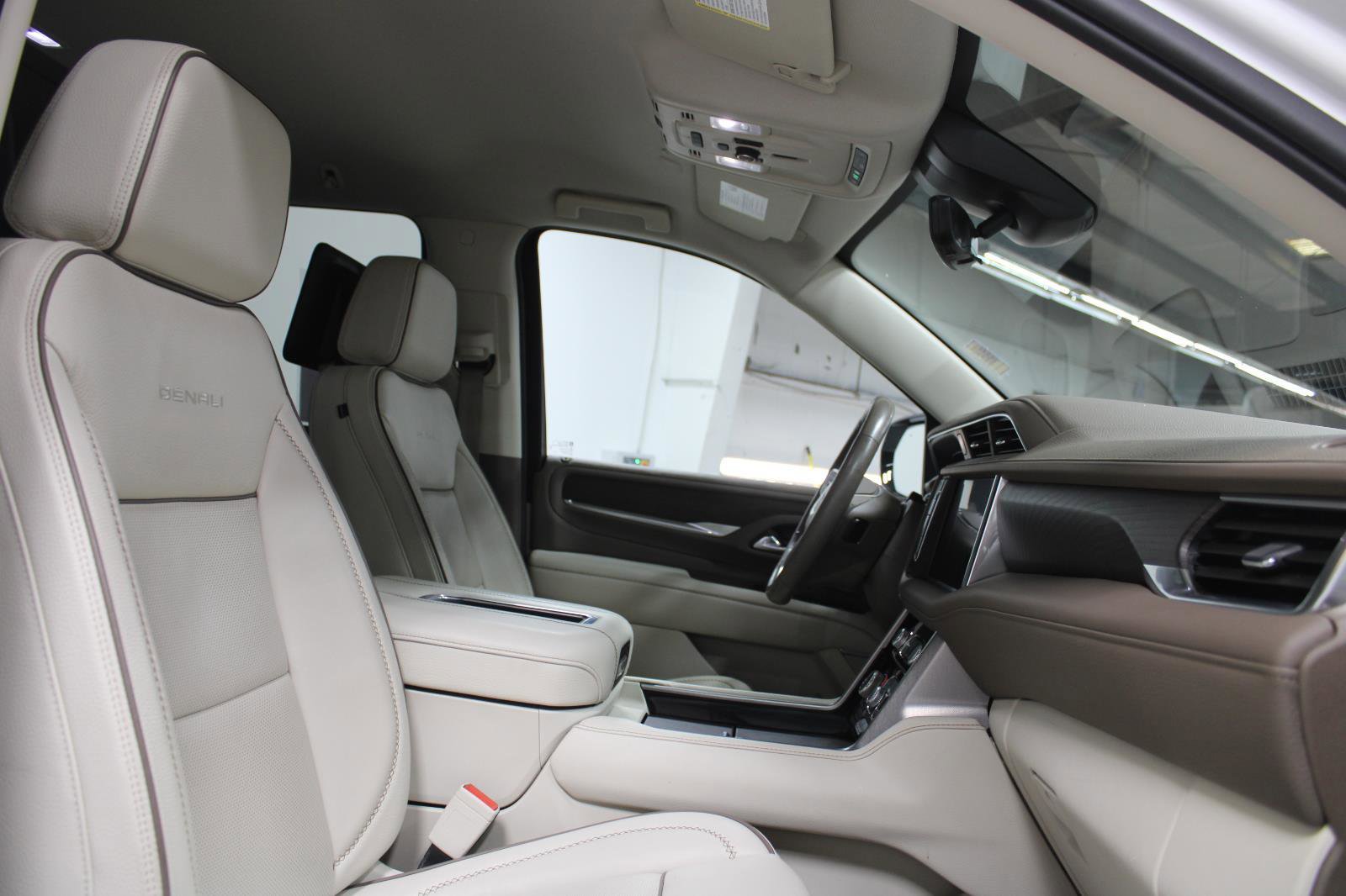 Used 2024 GMC Yukon XL Denali w/ Advanced Technology Package image 22