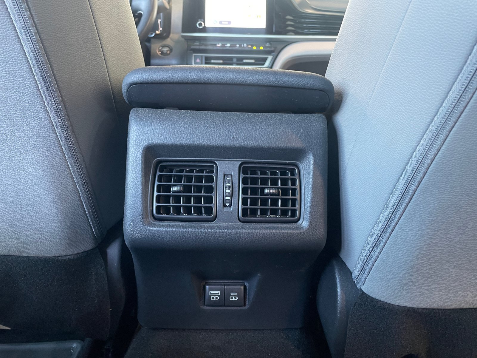 Used 2025 Toyota Camry SE w/ Convenience Package FWD image 30