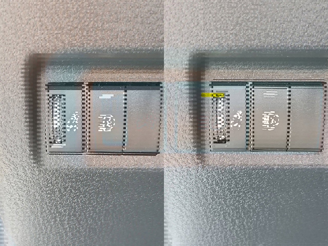 Used 2025 Toyota RAV4 LE image 29