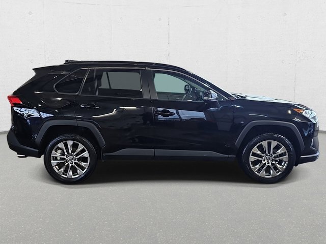 Used 2021 Toyota RAV4 XLE Premium image 4