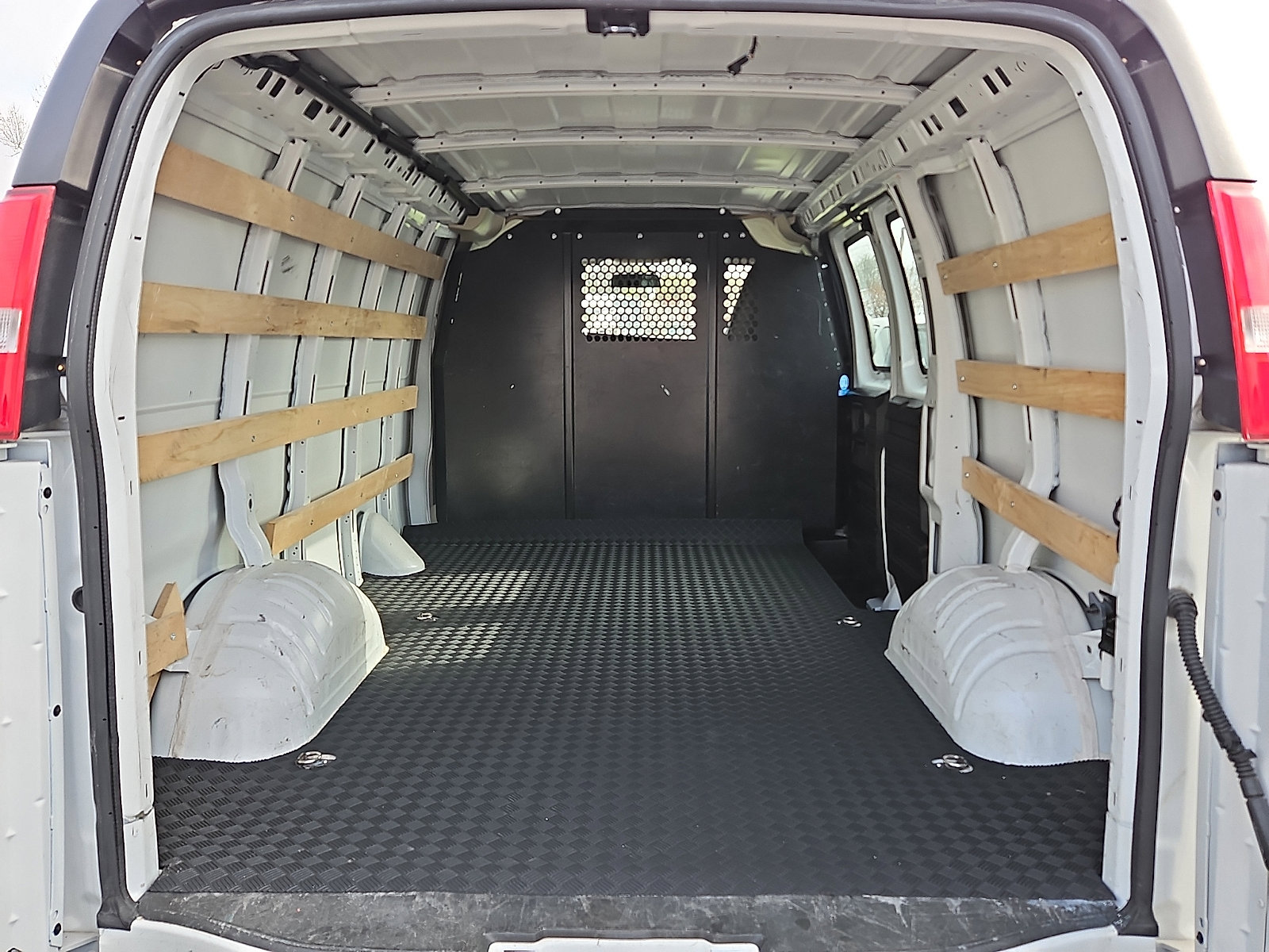 Certified 2024 GMC Savana 2500 w/ Driver Convenience Package image 8