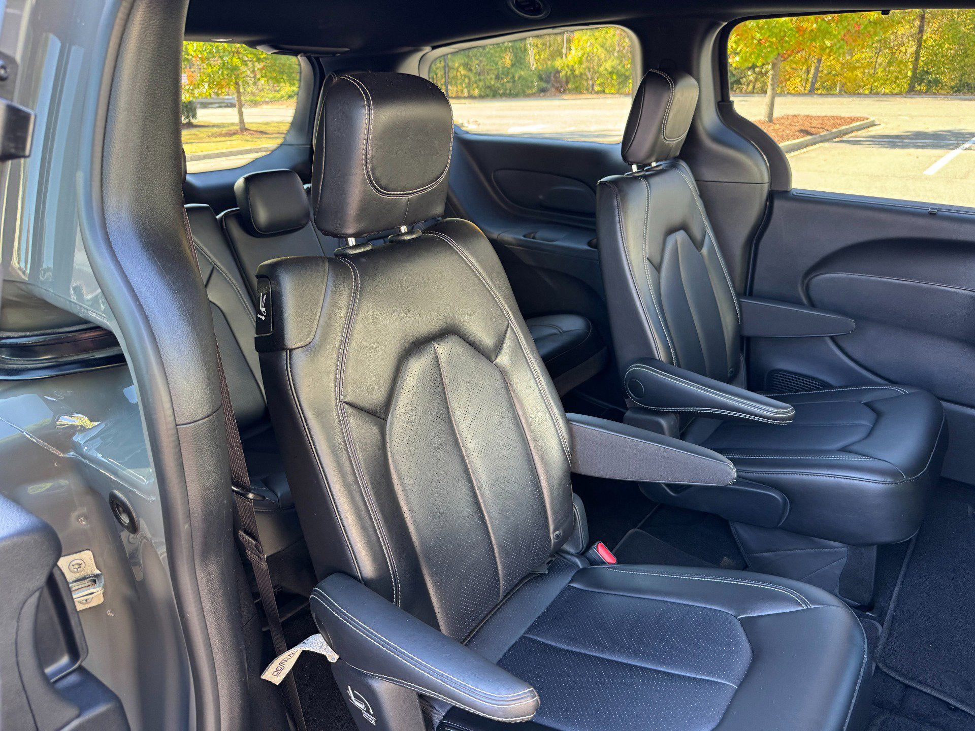 Used 2023 Chrysler Pacifica Touring-L w/ S Appearance Package image 50