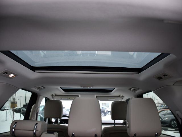 Used 2017 Land Rover Discovery HSE image 30