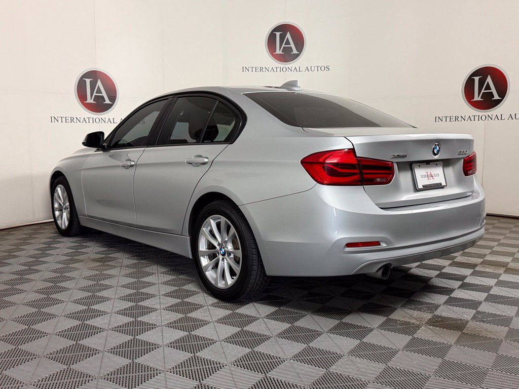 Used 2017 BMW 320i xDrive Sedan AWD/4WD image 6