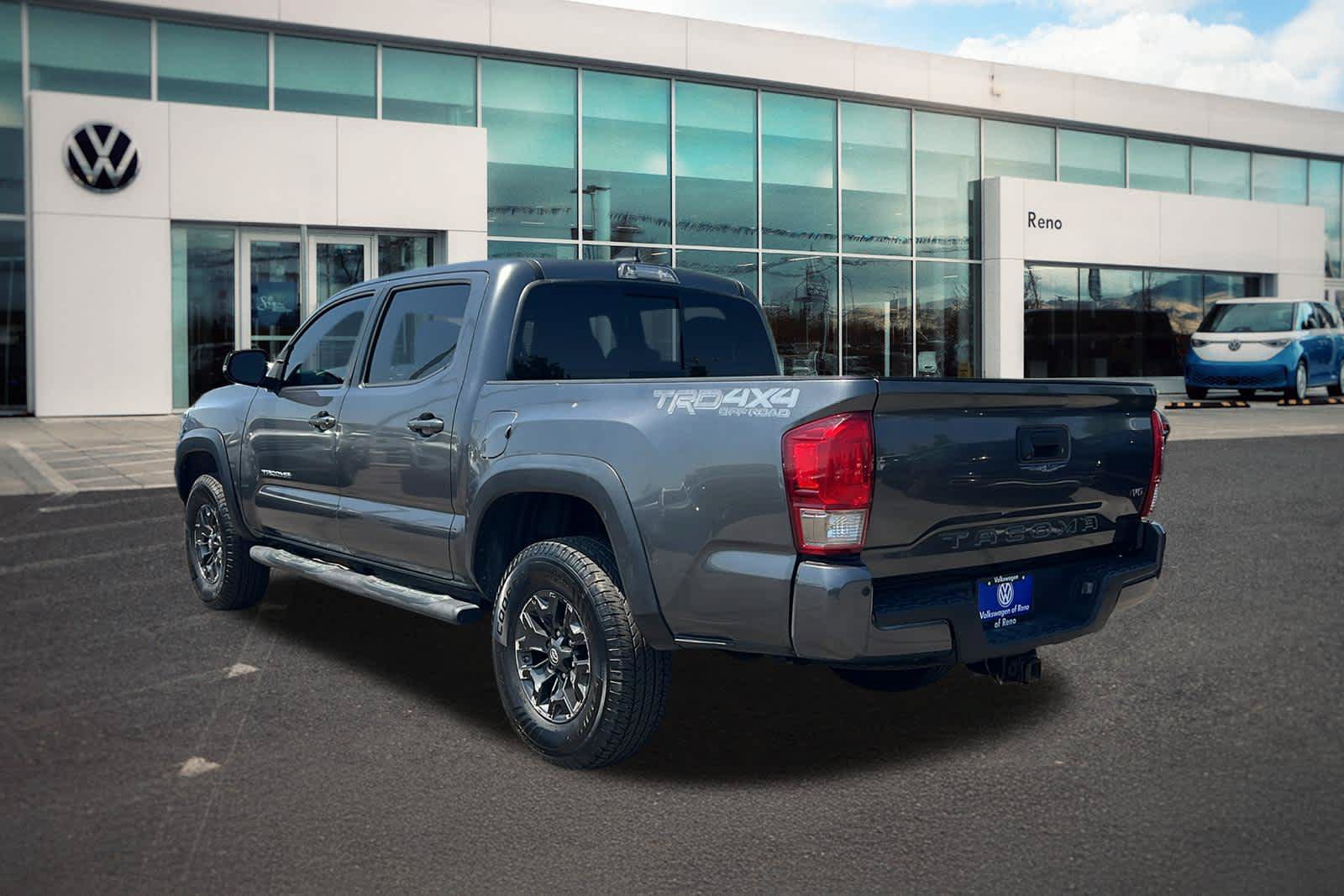 Used 2017 Toyota Tacoma TRD Off-Road w/ Premium & Technology Package AWD/4WD image 7