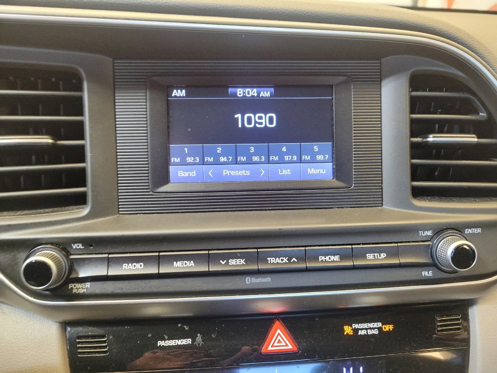 Used 2020 Hyundai Elantra SE image 25