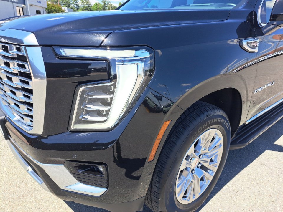 Used 2025 GMC Yukon Denali AWD/4WD image 23