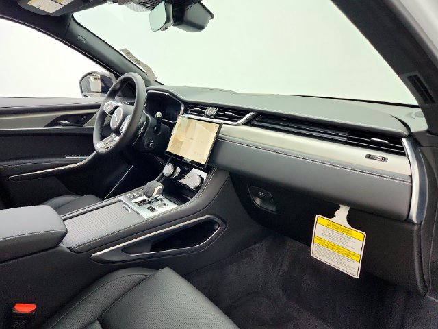 Certified 2026 Jaguar F-PACE R-Dynamic S AWD/4WD image 13