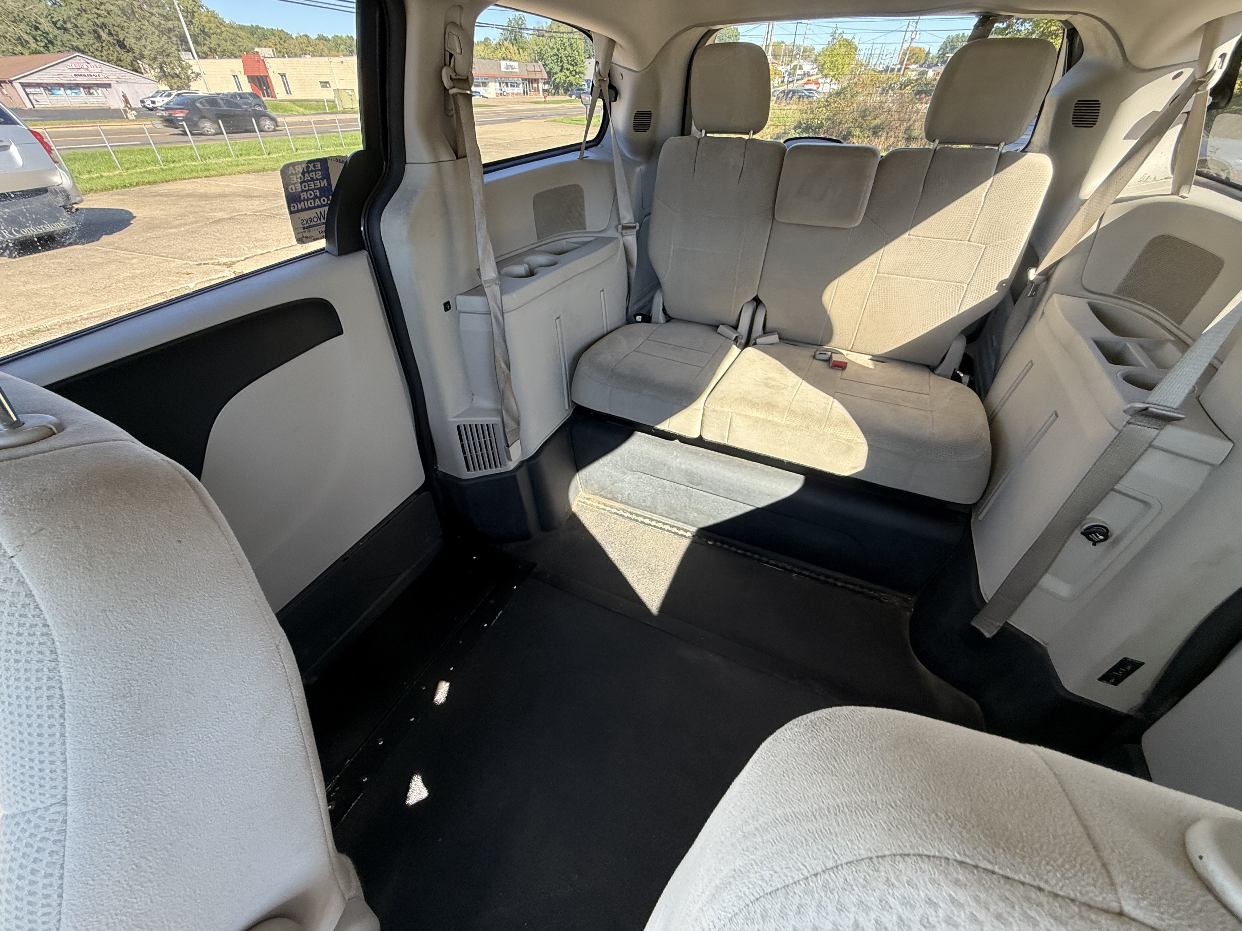 Used 2013 Dodge Grand Caravan SXT FWD image 25