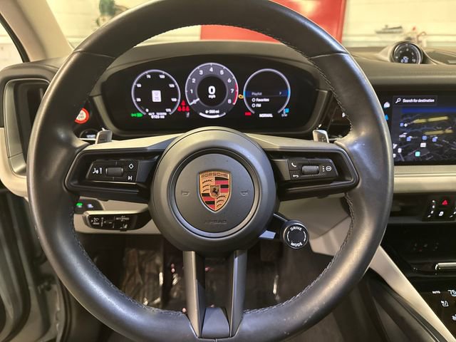 Used 2025 Porsche Cayenne image 14