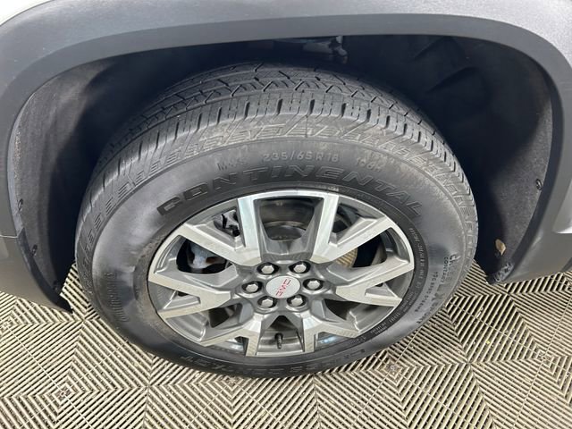 Used 2023 GMC Acadia SLE image 11