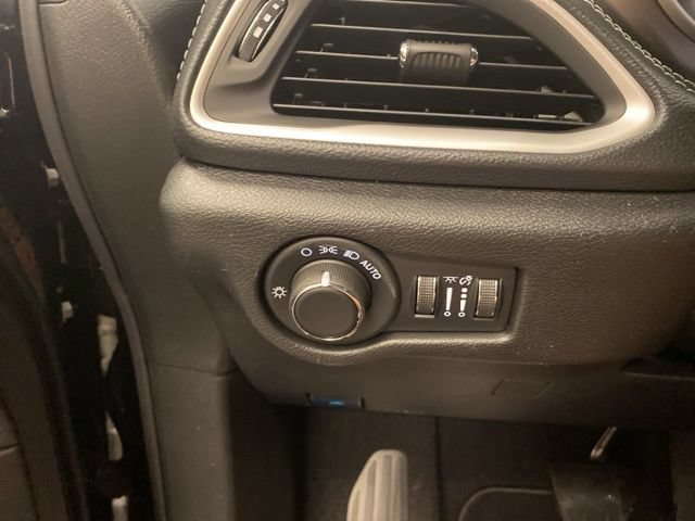 New 2027 Chrysler Pacifica Select FWD image 19