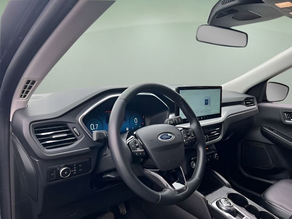 Used 2025 Ford Escape Platinum image 10