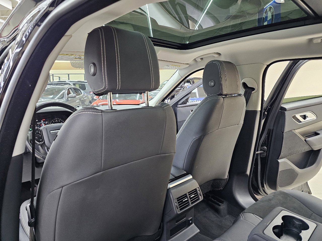 Used 2018 Land Rover Range Rover Velar image 24