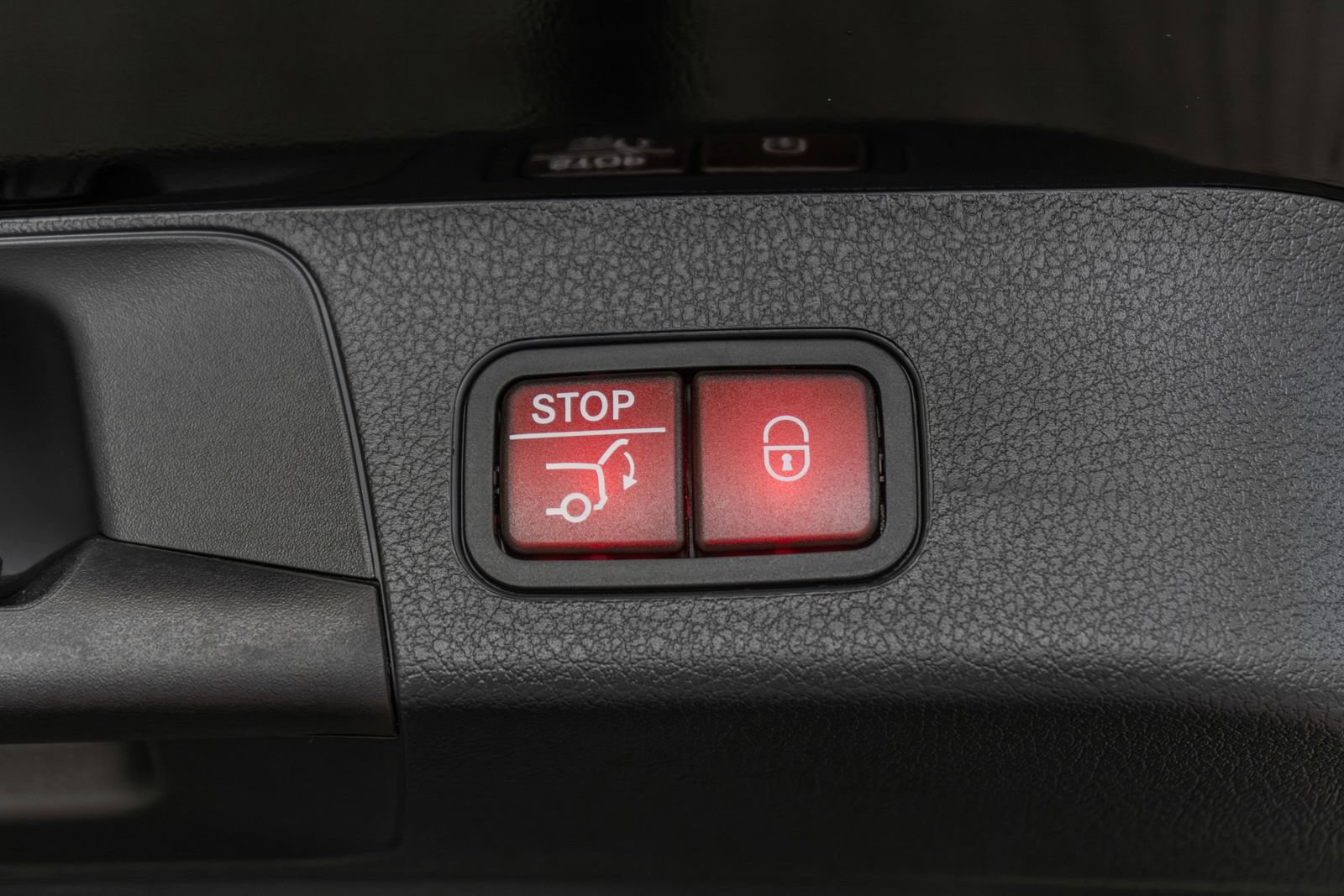Used 2026 Mercedes-Benz GLB 250 4MATIC image 35