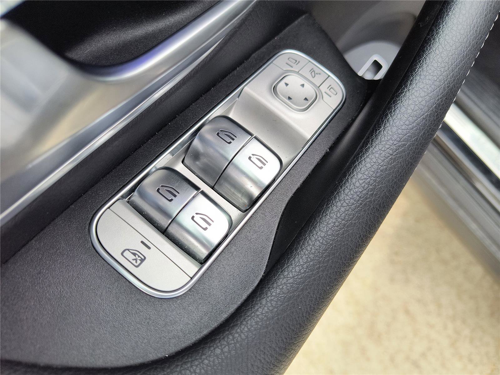 Used 2025 Mercedes-Benz GLS 450 4MATIC image 18