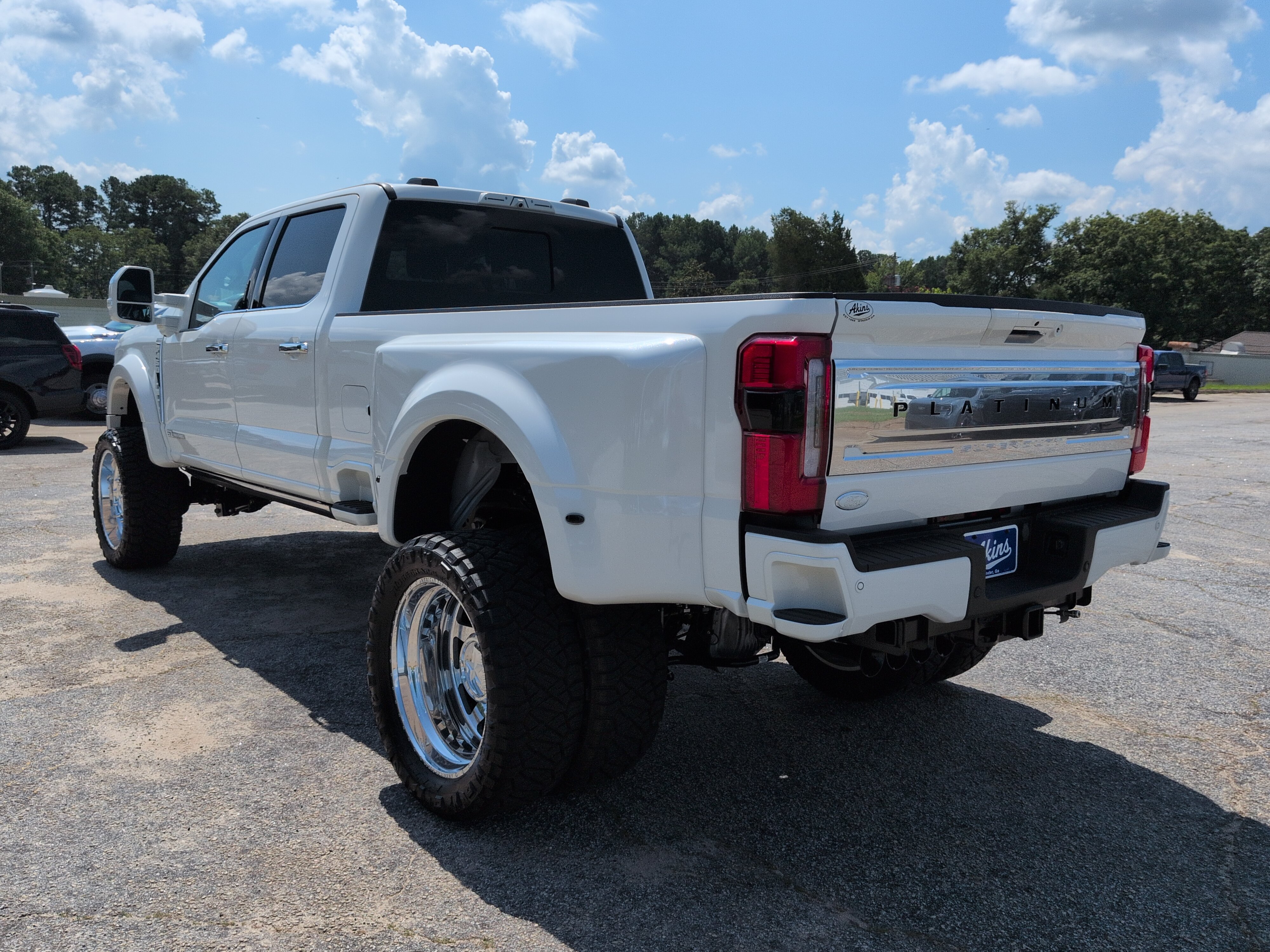 Used 2024 Ford F450 Platinum w/ FX4 Off-Road Package AWD/4WD image 5