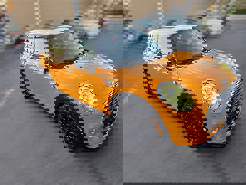 Used 2016 MINI Cooper 4-Door Hardtop image 4