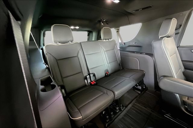 Used 2026 Chevrolet Suburban Premier w/ Sun And Tow Package AWD/4WD image 18