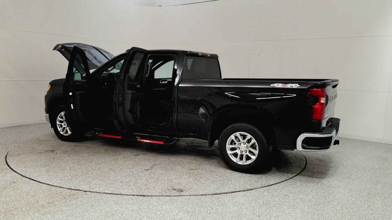 Used 2025 Chevrolet Silverado 1500 LT image 11