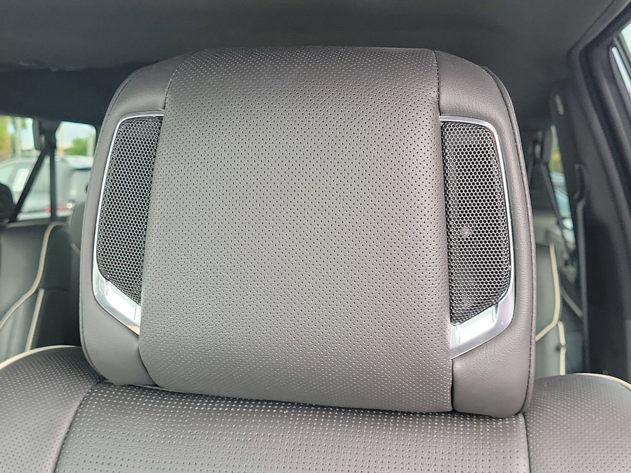 Used 2021 Cadillac Escalade ESV Premium Luxury w/ Performance Package RWD image 27