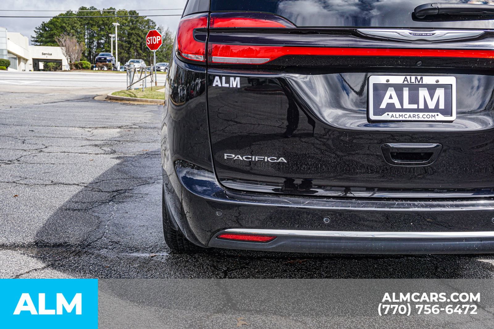 Used 2024 Chrysler Pacifica Touring-L image 17