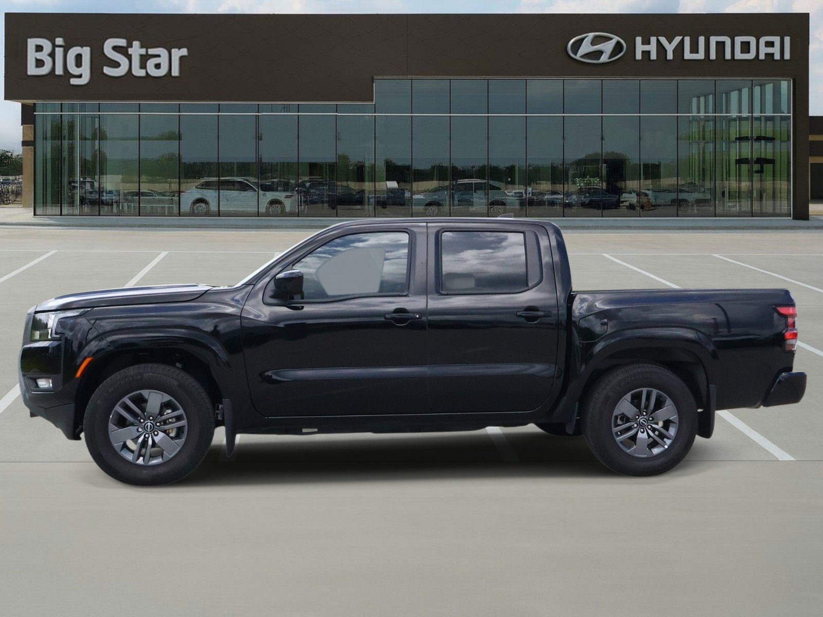 Used 2025 Nissan Frontier SV w/ SV Convenience Package RWD image 2
