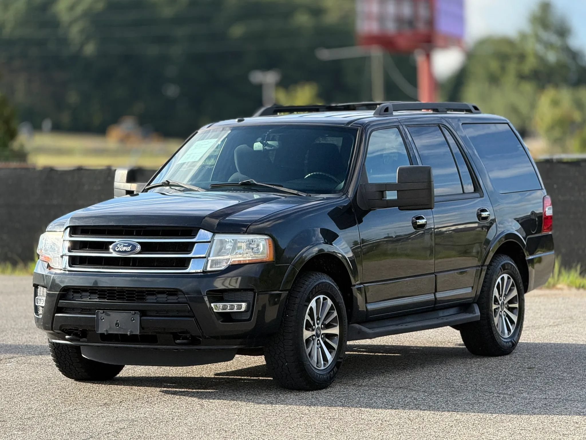 Used 2015 Ford Expedition XLT AWD/4WD image 6