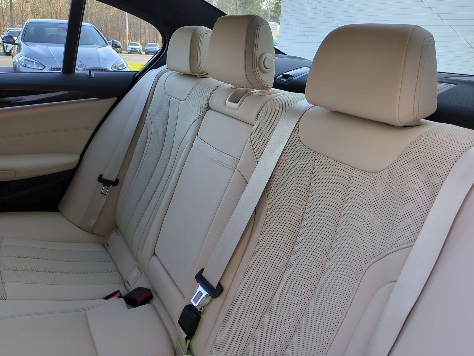 Used 2023 BMW 540i xDrive w/ Premium Package image 31