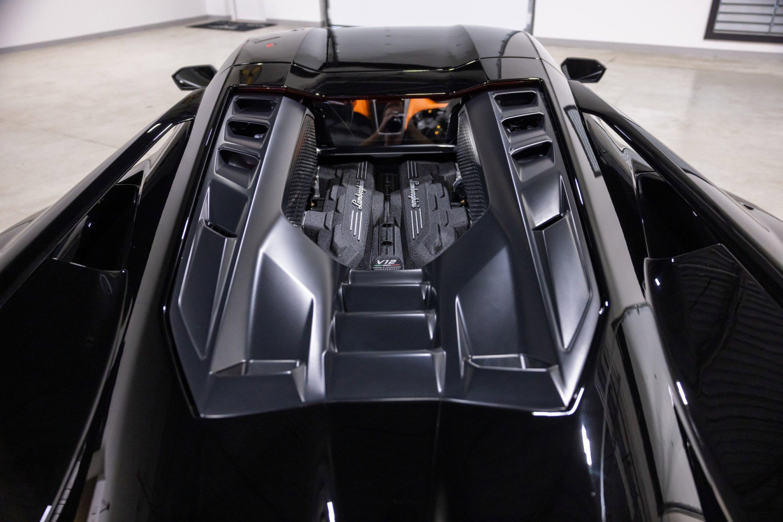 Used 2025 Lamborghini Revuelto image 18