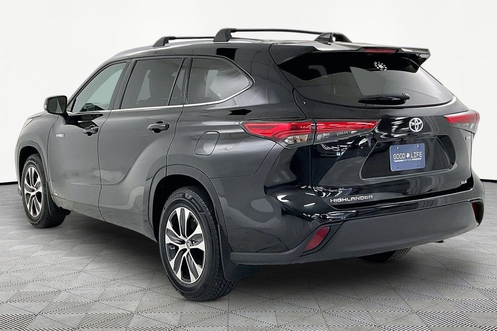 Used 2021 Toyota Highlander XLE AWD/4WD image 4